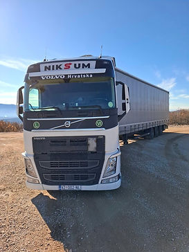 Standard solo truck used for regular cargo delivery