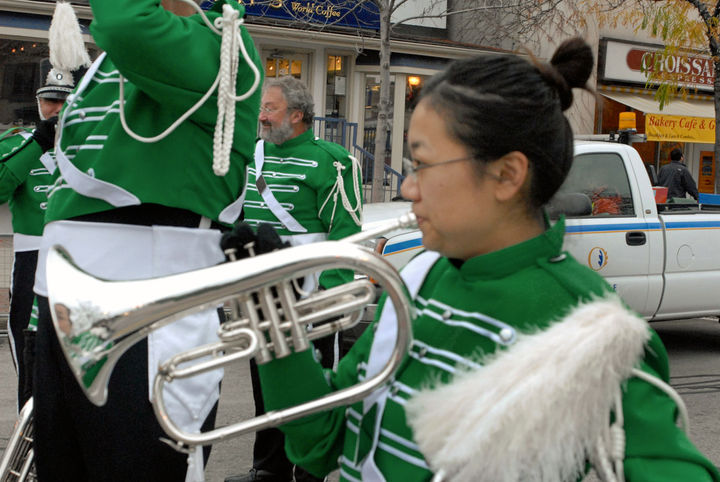 Kimiko Yamada & Vern Johansson, Optimists Alumni  (Oakville Santa parade, 2009)