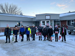 Gull Lake Greyhound Minor Hockey Teams Give Back to the Community