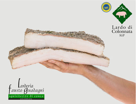 mano con loghi.jpeg