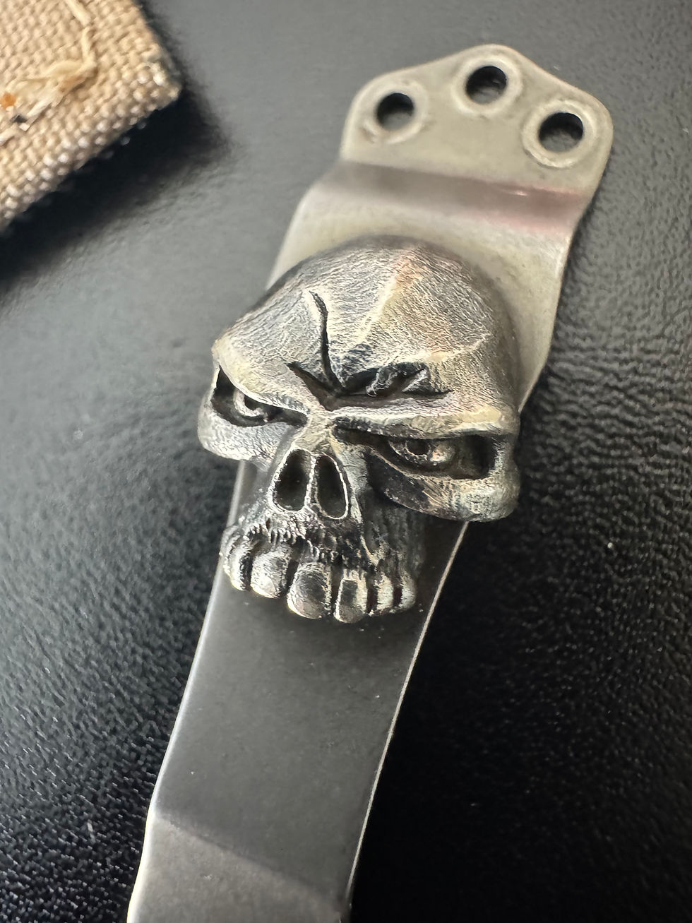 Thumbnail: Steel Flame Emerson Skull Logo Clip