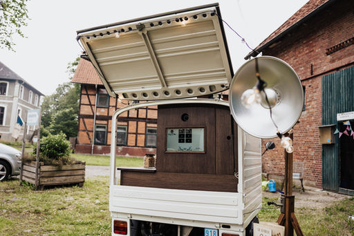 Piaggio Ape50 als Fotobox in der Rückansicht