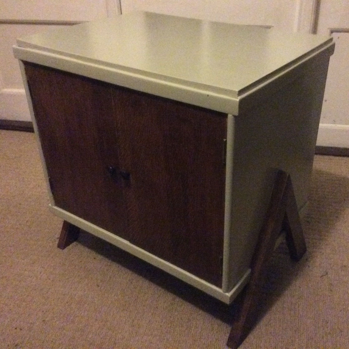 Hi-fi/records media cabinet.