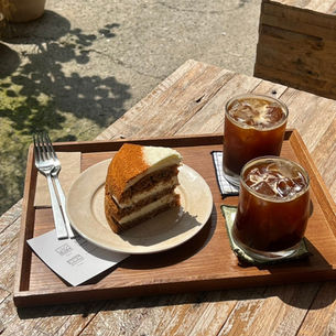 VONZRR Seongsu — Rich Terrine & Dedicated Work Space in a Modern Seongsu Showroom Cafe