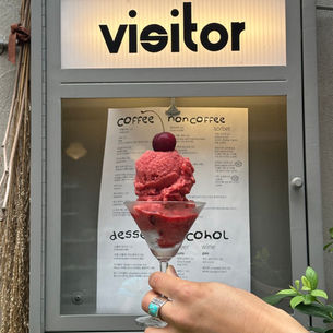 🍋 Visitor — A Cozy, Wine Bar-Vibe Dessert Hideout in the Alleys of Seochon