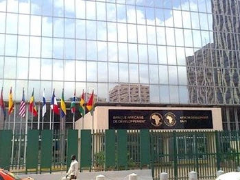 COVID-19 : « LA BAD EST LA PREMIERE A REPONDRE POSITIVEMENT A L’APPEL DU GABON », ROBERT MASUMBUKO,