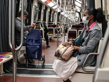 TRANSPORTS PUBLICS, MAGASINS...: L'OMS MET A JOUR SES RECOMMANDATIONS SUR LE PORT DU MASQUE.