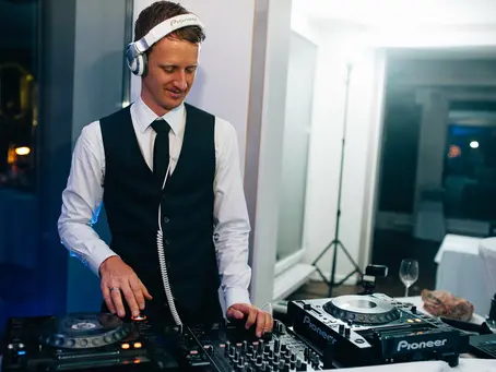DJ für Hochzeiten und Events: Individuelle Musik für euren großen Tag