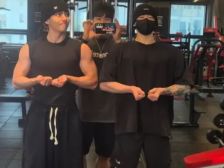 Últimas fotos de V y Jungkook de BTS circulando, ¡cuerpos grandes y musculosos!