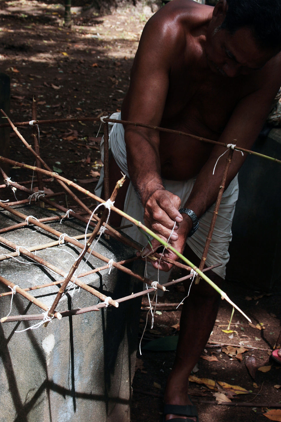 Making a traditional Yapese fish trap