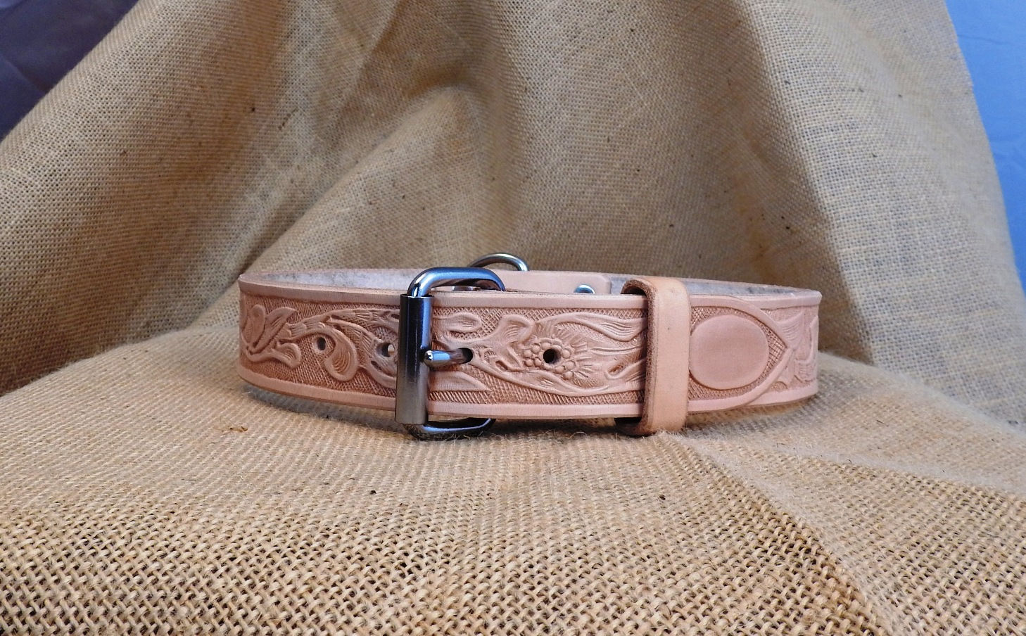 Kožený obojek, zdobený, šířka 3,8 cm