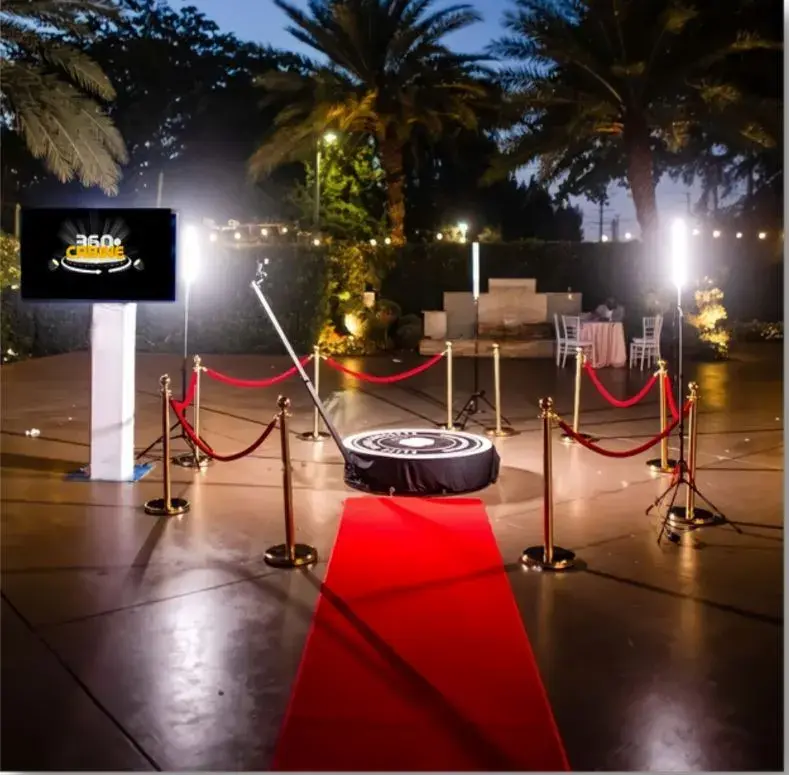 Cabine 360 para eventos com tapete vermelho em Belo Horizonte