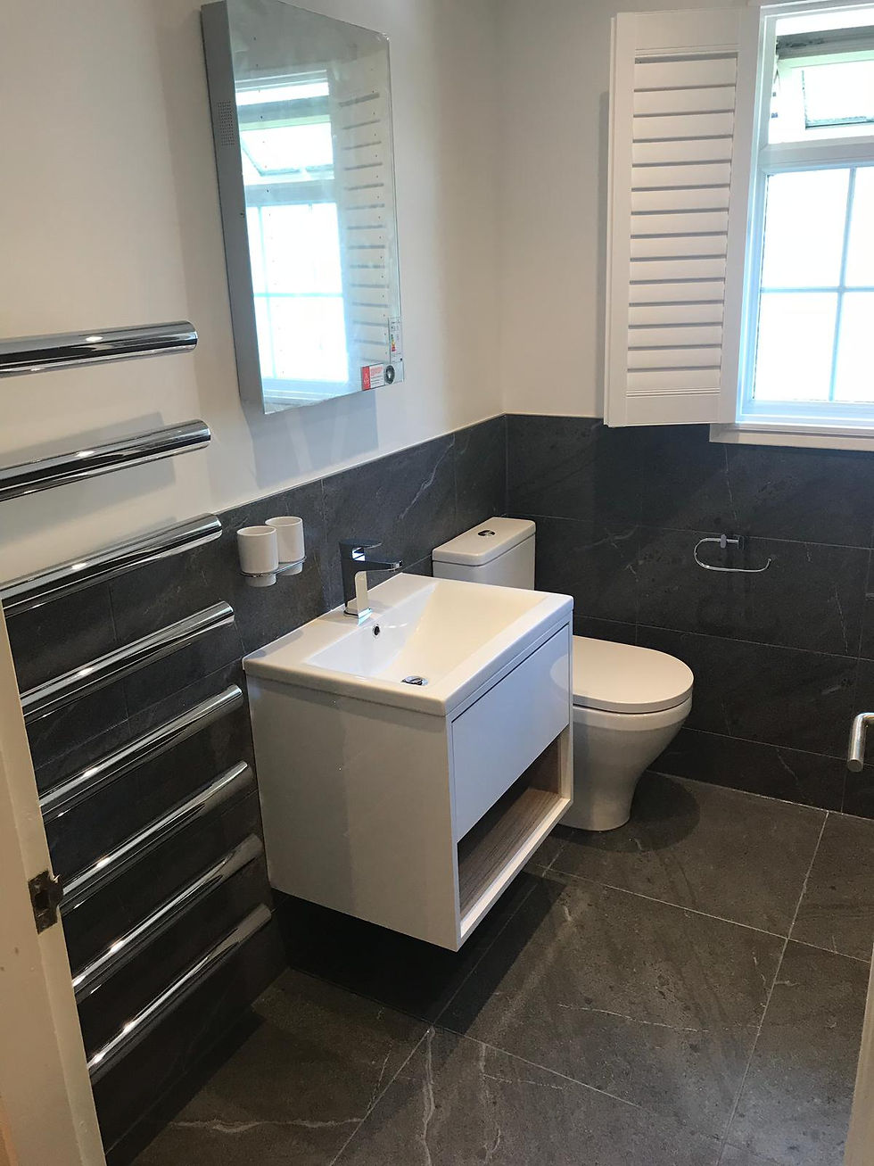 Chrome radiator, mirror an basin