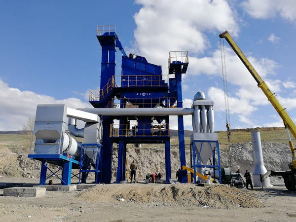 asphalt mixing plant on site