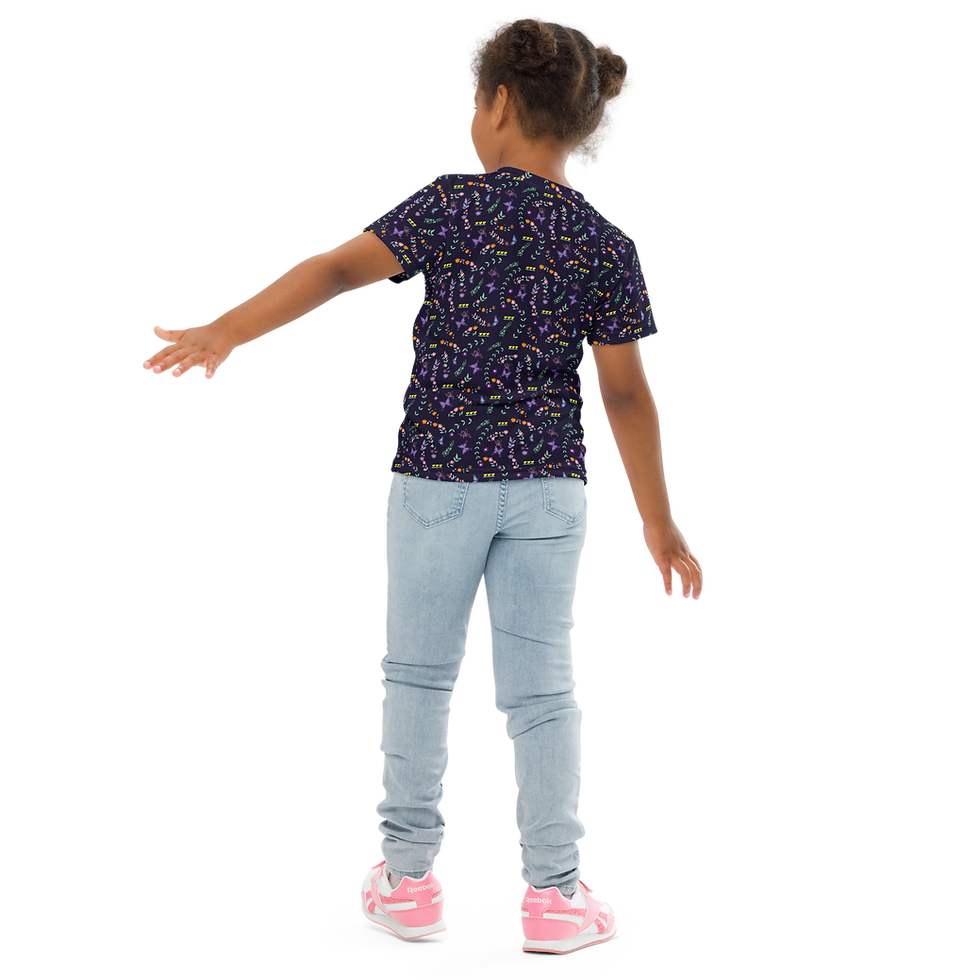 Miniaturbild: Kinder-T-Shirt All-Over-Print mit Schmetterlingen, Blumen & Pflanzen.