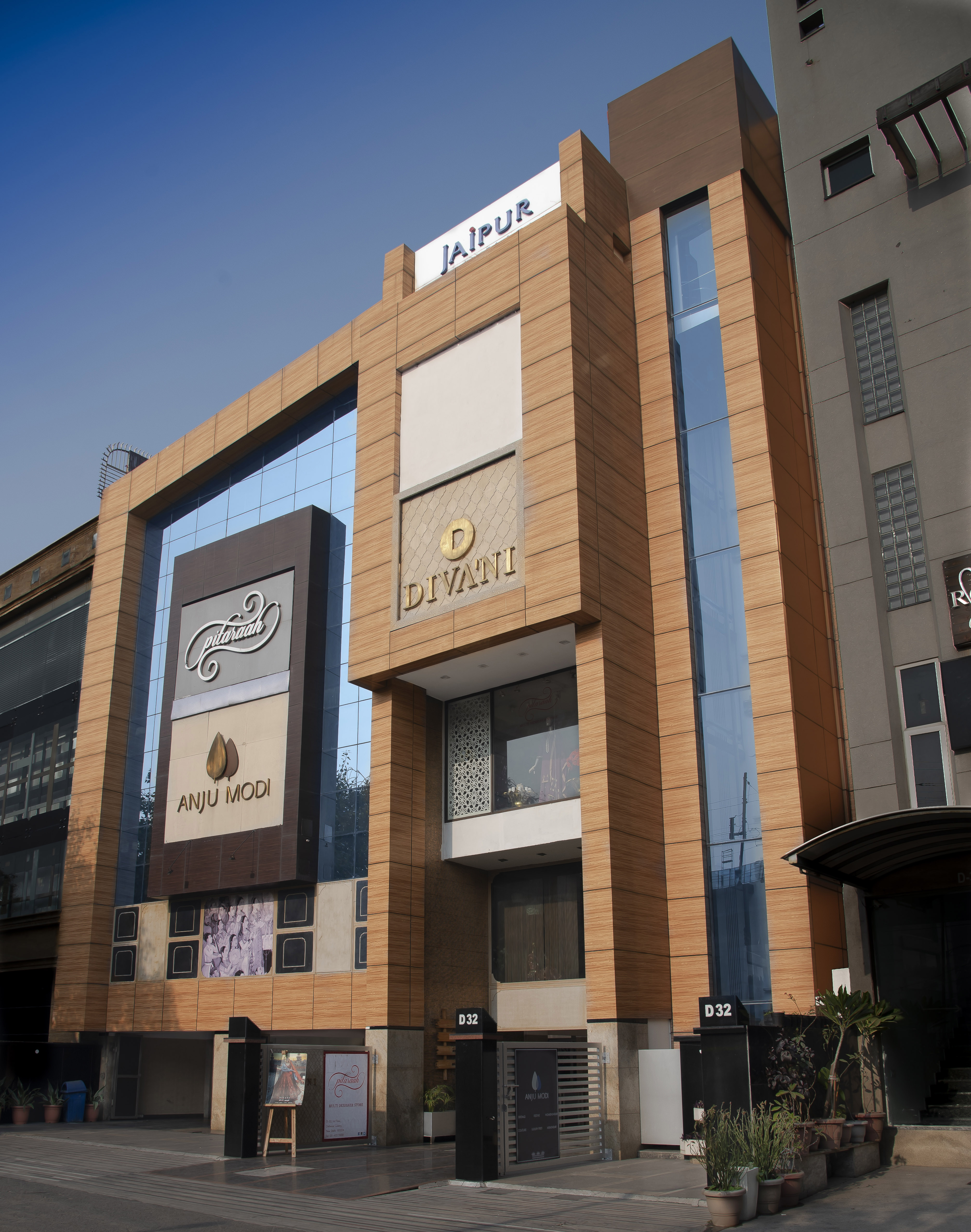 Jaipur Plaza Commercial Showroom