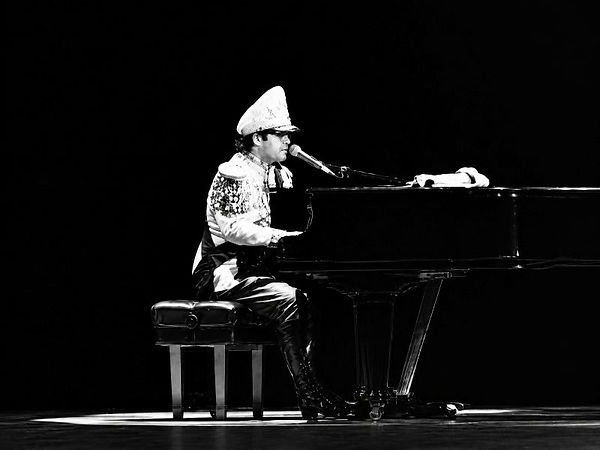 Elton John 1982I.jpg