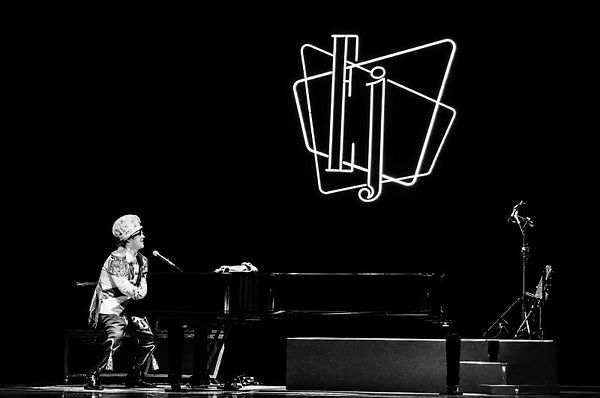 Elton John 1982K.jpg