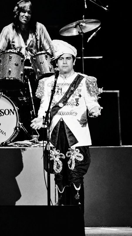 Elton John 1982F.jpg