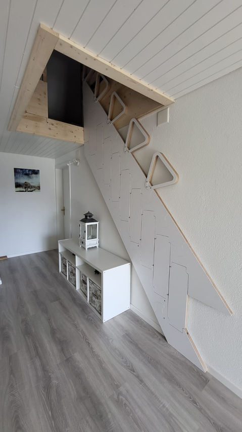 Entdecke die Welt von Klappster! 🌟

Unsere innovative Raumspartreppe bringt nicht nur Stil, sondern auch Funktionalität in dein Zuhause. Perfekt für die Gallerie oder das Estrichgeschoss – spare Platz und kreiere gleichzeitig ein modernes Ambiente. 
Bist du bereit, dein Zuhause zu transformieren? 🏡