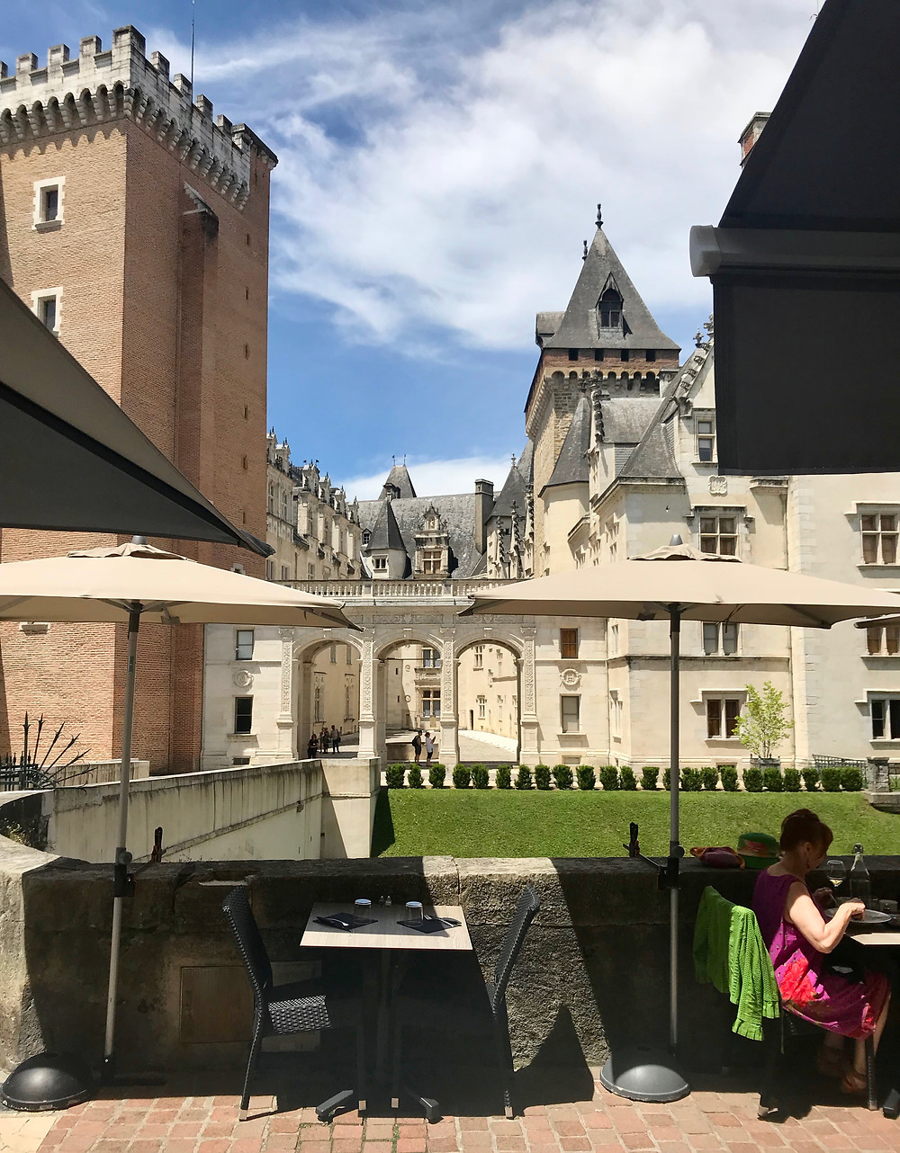 I lunched at Les Amoureux, right across from Pau Chateau