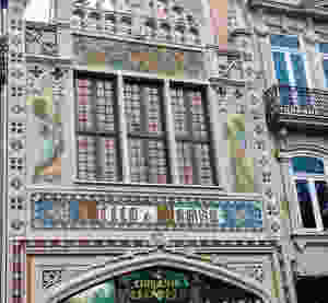 the facade of Livraria Lello with José Bielman paintings