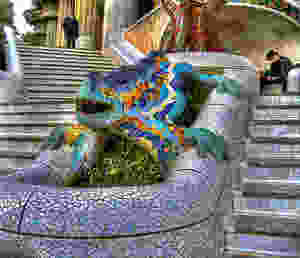 the mosaic lizard dragon sculpture of Park Güell