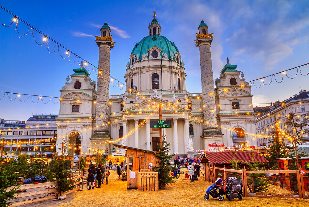 Art Advent, the Christmas Market on Karlsplatz