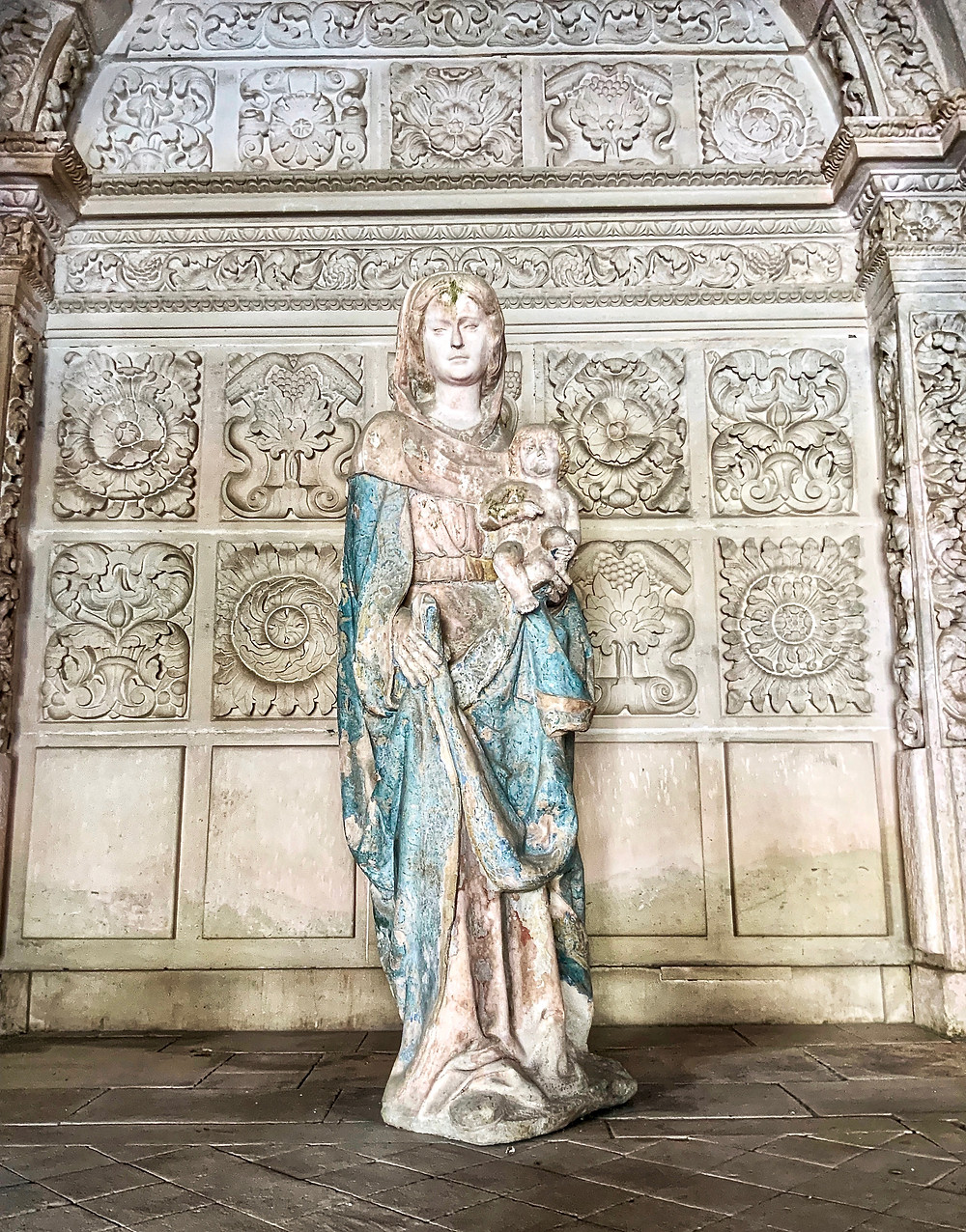 The statue of the Virgin of the Cloister in the Reading Cloister. According to Cistercian tradition, an image of the Virgin Mary should always be present when the bible was read.