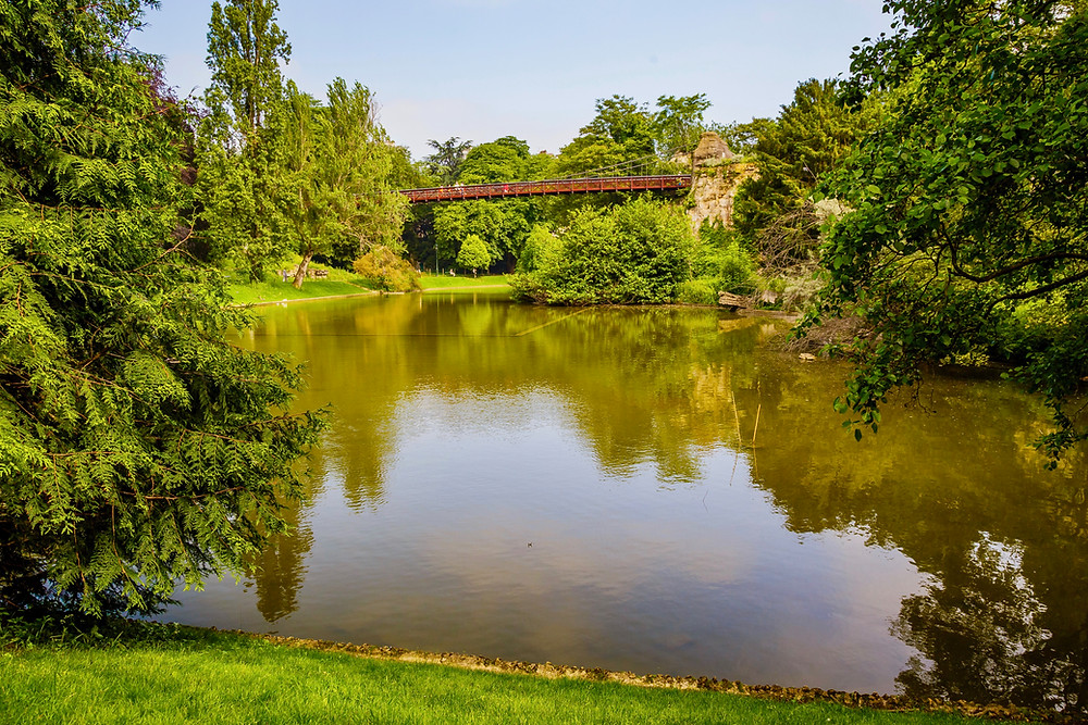 the suspension bridge at Parc Buttes de Chaumont
