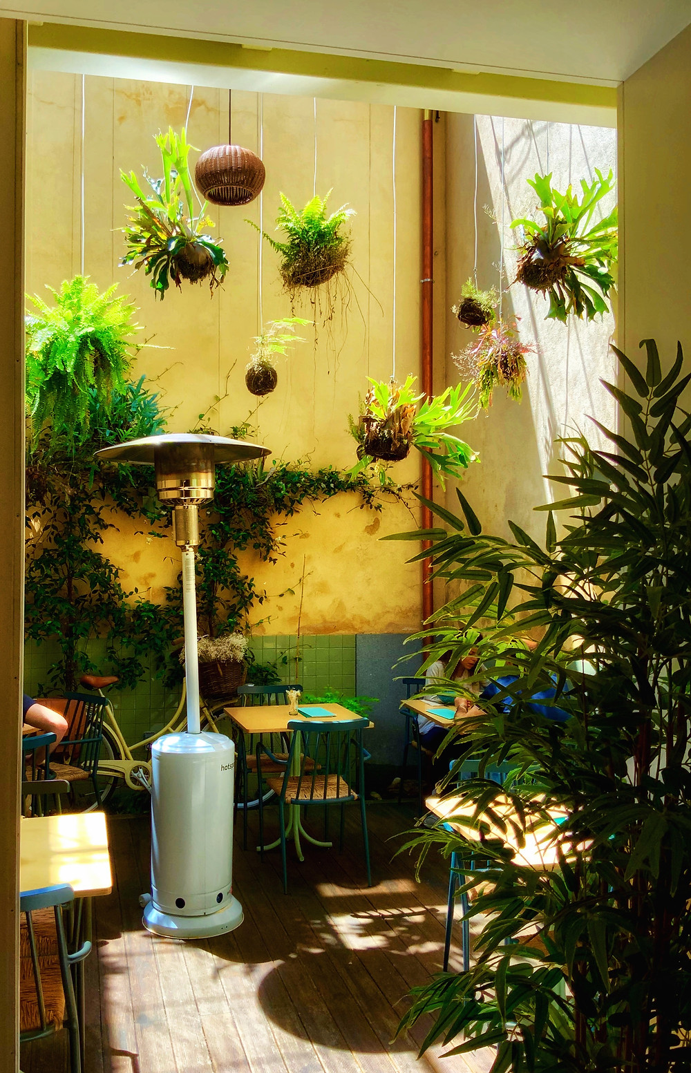 the cute enclosed terrace garden of Noshi Coffee