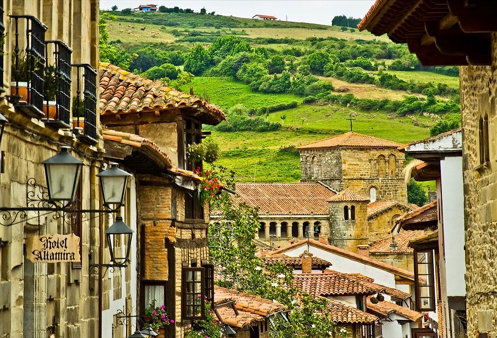 santillana del mar tourist information