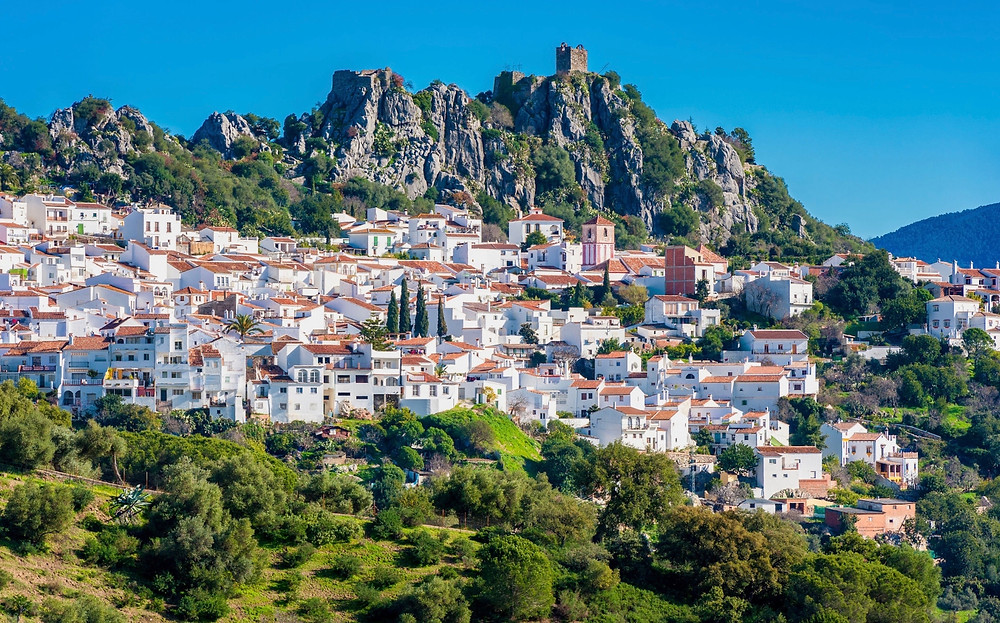 the hilltop town of Guacin