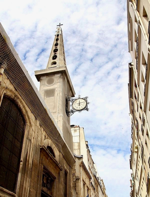 unique pointy tower of Eglise Saint-Louis-en-L'Île