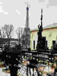 the outdoor cafe at Paris' Museo of Modern Art