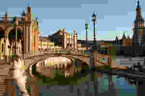 the dramatic Plaza de Espagna in Seville