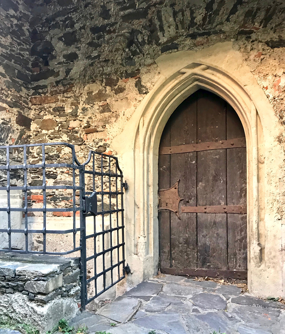 door set off by stone, St. Michaels Kirche