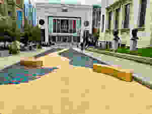 the latest temporary display on Du Musée Avenue
