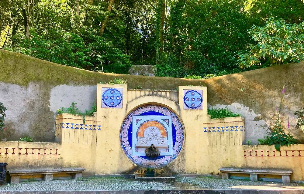 Pisoes fountain on the way to Quinta da Regaleira