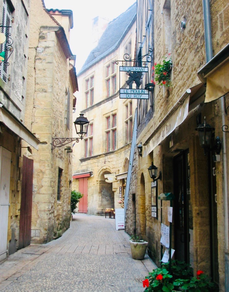cobbled lane in Sarlat France
