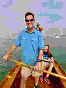 this man can row like a real Venetian