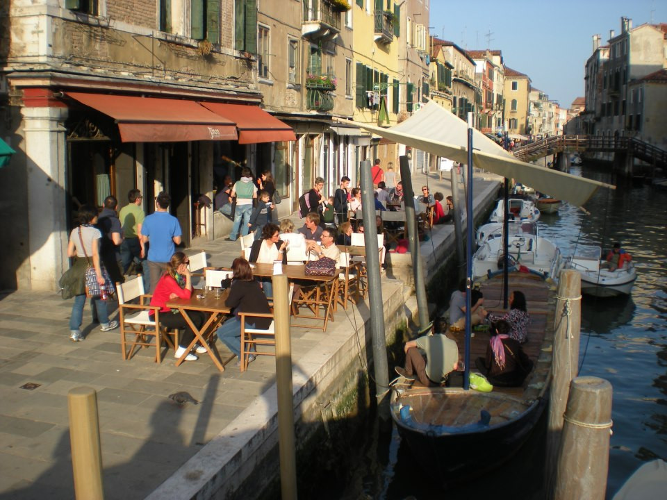Fondamenta Misercordia, the snack aisle of Cannaregio