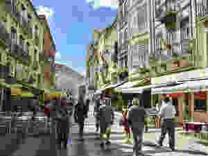 the pedestrianized but very touristy Rua das Portas de Santo Antão