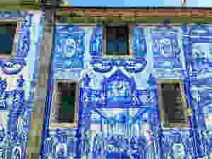 the facade of Capela das Almas