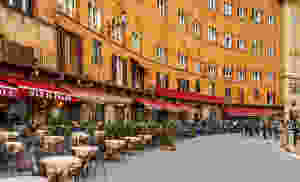 restaurants lining the Piazza del Campo in Siena