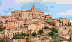 the Luberon hilltop town of Roussillon in Provence