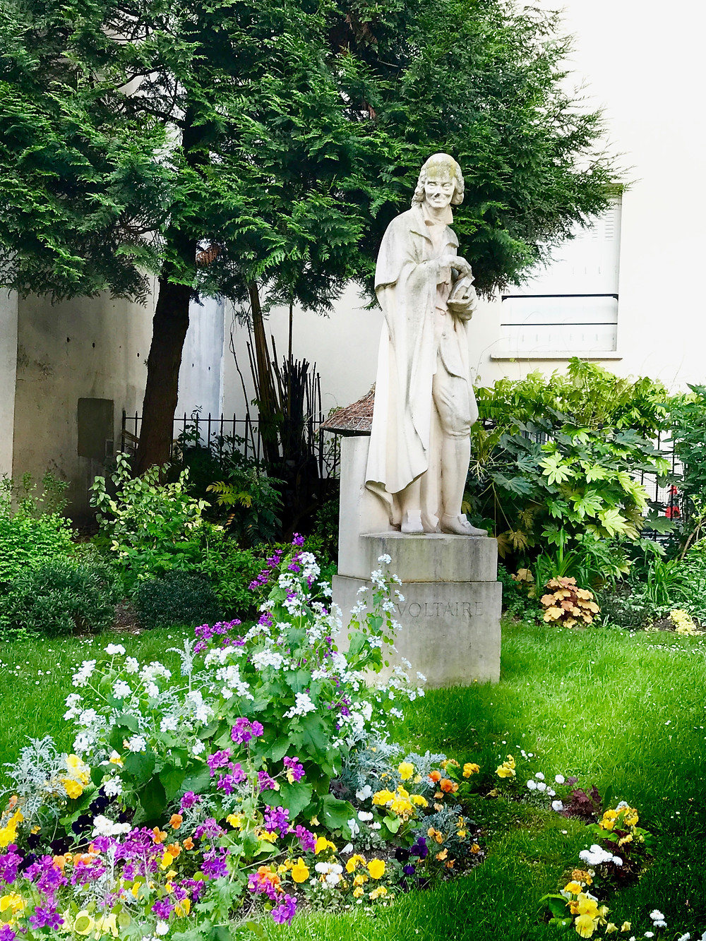 statue of Voltaire at the Institute de France