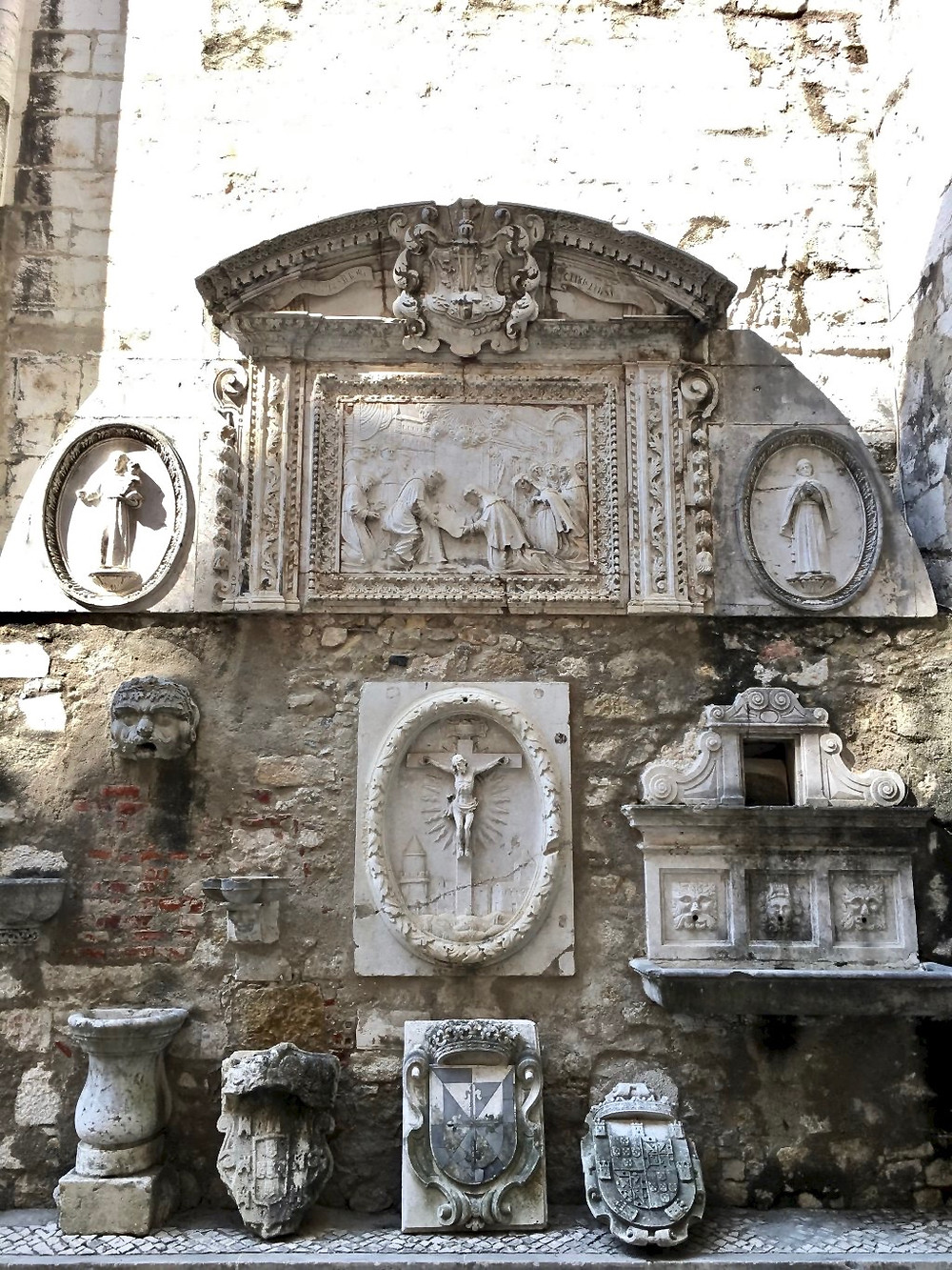 artifacts and relics in the Igreja do Carmo