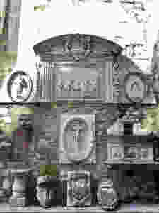 artifacts and relics in the Igreja do Carmo