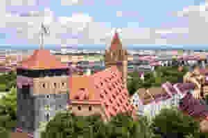 Pentagonal tower, with the Imperial Stables (now a youth hostel) and Luginsland behind it